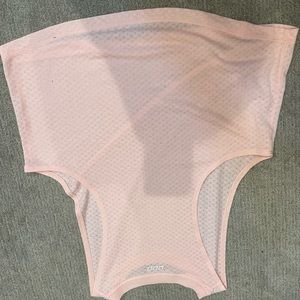 Lorna Jane textured light pink. crop tank. Medium